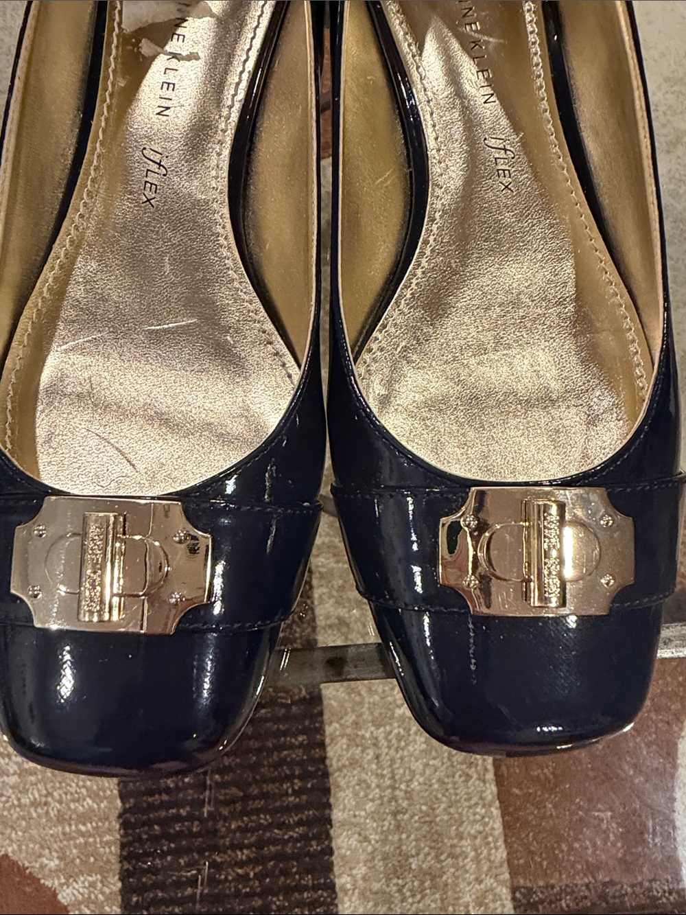 Anne Klein Iflex Navy Patent Shoes 7.5 with Gold Buckle - Picture 5 of 5